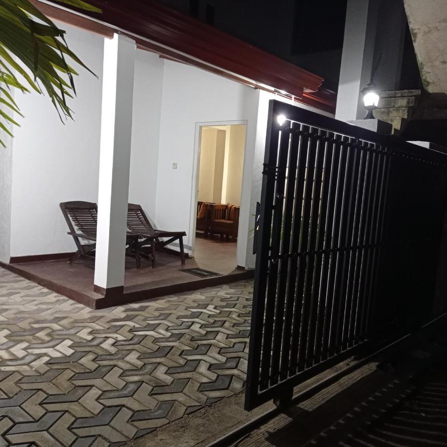 Surf & Salt Apartment Weligama Exterior foto