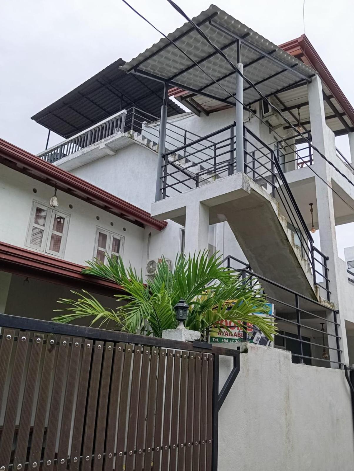 Surf & Salt Apartment Weligama Exterior foto